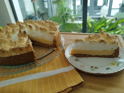 Classic Portuguese Lemon Meringue Pie